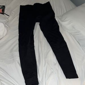 Set active size medium in black